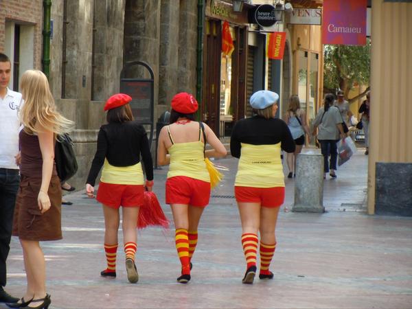chirpacheep's tweet photo. USAP supporters in Perpignan http://t.co/3Izc3eDU