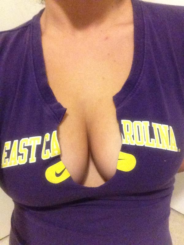 ECUBoobs's tweet photo. I promised you #ecuboobs, so #ecuboobs is what you get. Ecuboobs@gmail.com http://t.co/b16bQXSZ