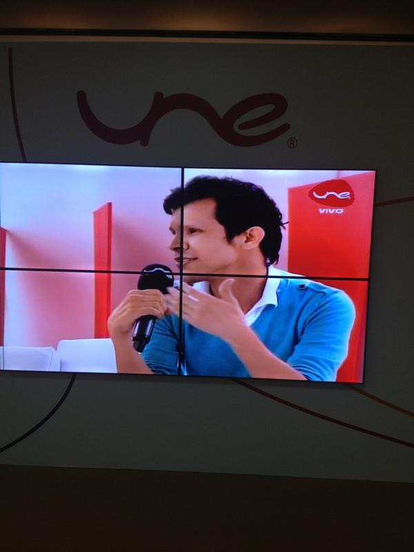 FashionRadicals's tweet photo. Nuestro radicals @Weegecruz en Une #Colombiatex2013 #experto #historiademoda http://t.co/1vDpAXIY