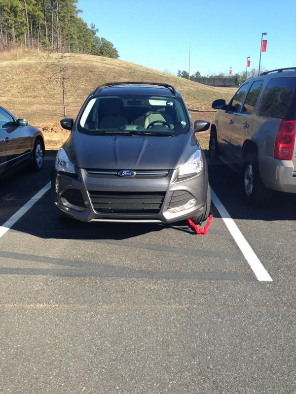 coolsmq69's tweet image. Hahaha ford escape got booted #jcproblems