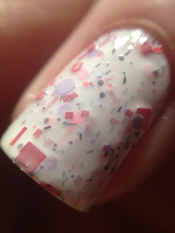 Yngwildnpolshed's tweet photo. #Laquerlicious L. E. Valentines Polish 'A Card & Candy' on the blog today. http://t.co/pZSI2xqg http://t.co/LdByxkgx