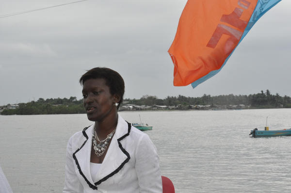 municipioesm's tweet photo. La candidata a la vice presidencia Marcia Caicedo visitó la Isla del encanto Muisne, junto a la prefecta Lucia Sosa http://t.co/s4hCcVXI