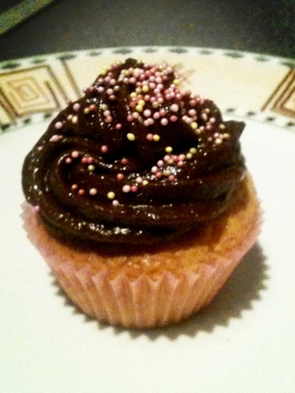 Ceeeeebo's tweet image. The richest and most sickliest cupcakes I have ever made #gonnavom
