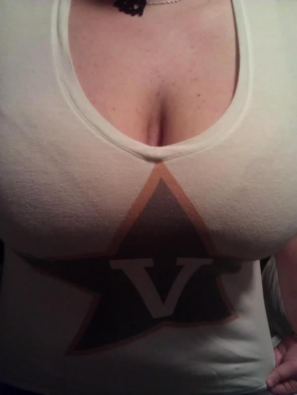 SECboobies's tweet photo. @VandyBoobs Damnnnn. Which #SEC school can top this? #Boobment http://t.co/hoLwMeZ4