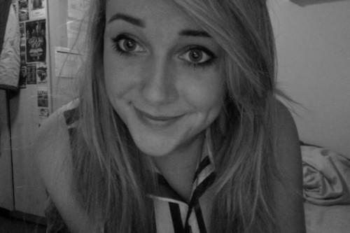 Lottewells_ tweet picture