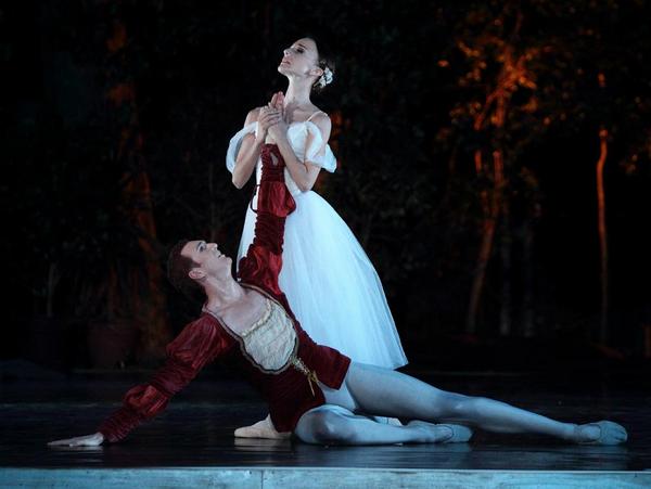 Laura Bosenberg &amp; Tom Thorne in CTCB's Giselle @mvilleopenair every Sunday from 28 Jan-17 Feb Not 2 b missed!