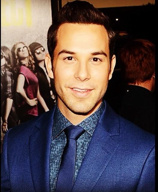 cassidyyynoel's tweet image. boyfreeeeenn!😍📓✏👓❤😘 #PitchPerfect #Jesse #mynerd #hotttt