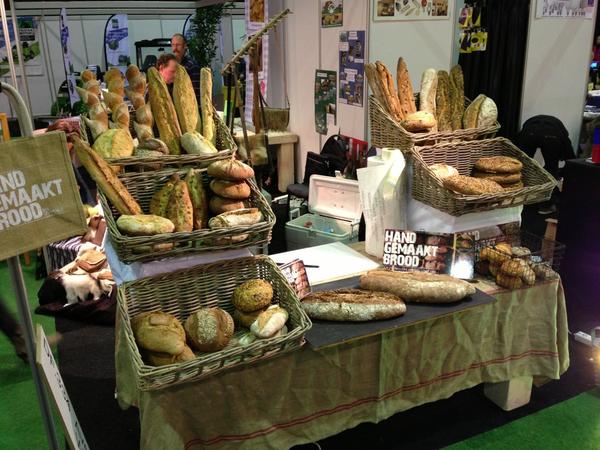 hndgemaaktbrood's tweet photo. Eindelijk: Onze stand op de @BioVak Zwolle is klaar! Kom @hndgemaaktbrood bezoeken op standnr.  DF.333 http://t.co/cwxqf8D8