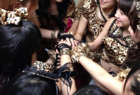 MorningMusumeMg's tweet photo. 本日発売「Help me!!」、おかげさまでデイリー１位獲得*\(^o^)/* 
引き続き、宜しくお願いします！！
 #morningmusume http://t.co/iJvOzDTc