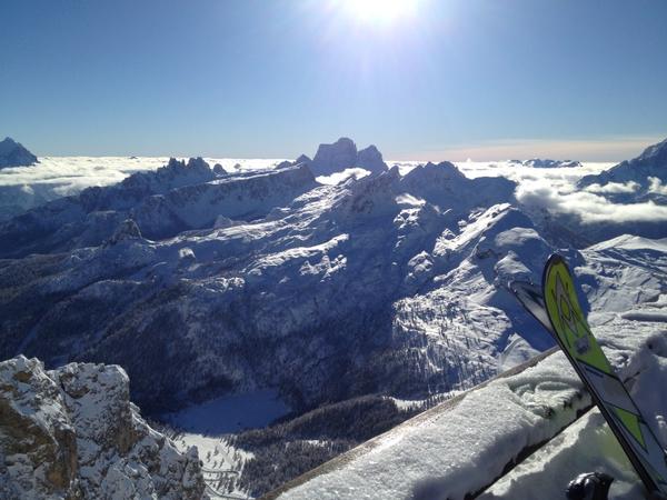 beppesevergnini's tweet photo. Lagazuoi, Italia, ore 9. http://t.co/SEYTsVBo