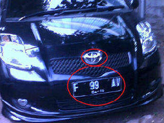 Nihhh plat mobilnya abang kita yang paling kece nihh! Catet cepet catet ._.
