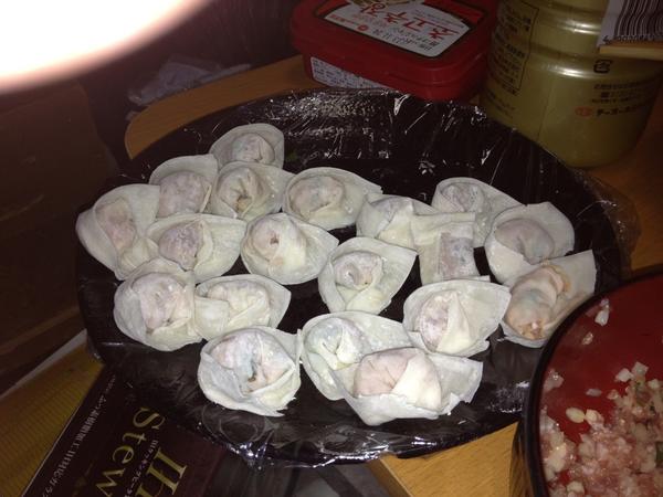 留学生の先輩の部屋で料理をいただきます！＠男子寮