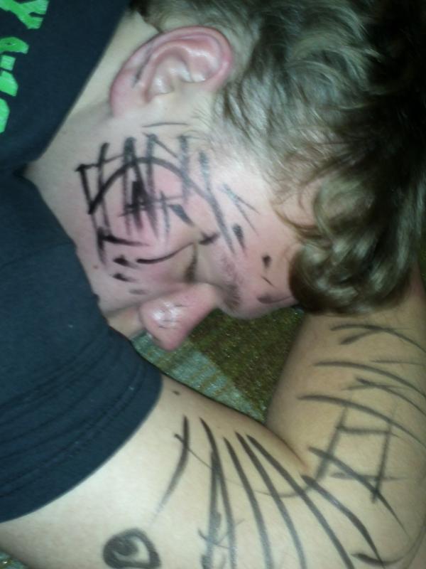DylanVincent99's tweet photo. @UKPartyPics @UKPassouts @jordan_vincent poor kid http://t.co/XdxV43sE