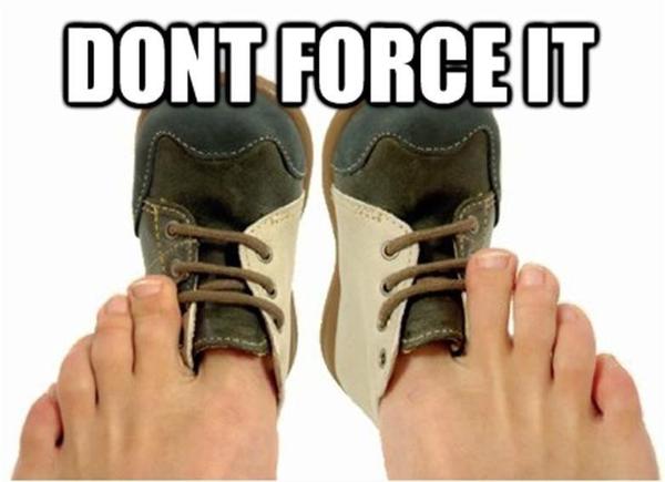 _1Mitch's tweet image. “@RosiieCortez: “@SharLowrey: £250 weave for a 25p face ✋” #ForcedIt”