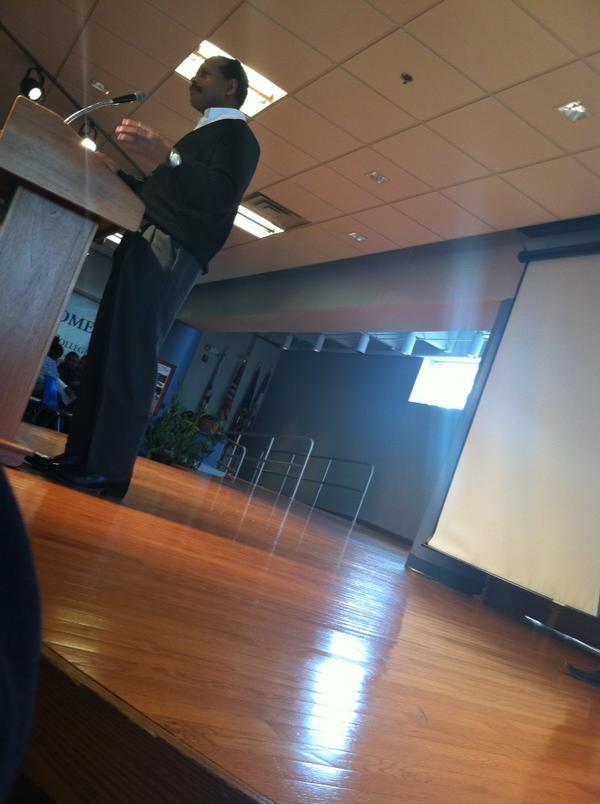 MoneyMade_tez's tweet photo. In class this nigga like he slow http://t.co/hzjc8wNF