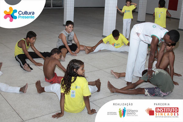 instisincades's tweet photo. #CulturaPresente | Hoje estamos em Vila Velha para acompanhar a Oficina de Capoeira, no bairro Santa Rita. http://t.co/zDeGh8IZ