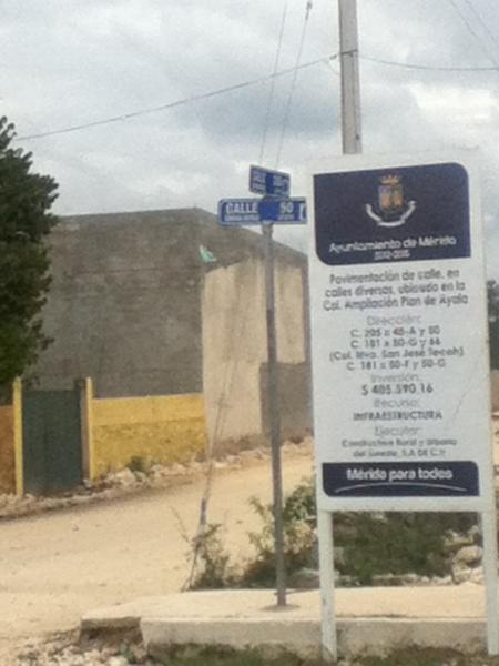 MidTimes's tweet photo. Asi presume @AyuntaMerida "pavimentar" calles; les parece?... @mipuntodevistaa @YUCATANALMINUTO @reporteroshoy http://t.co/oP7IcJUq