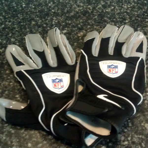 Panthers's tweet photo. Followers who RT are eligible to win a pair of game worn gloves from @gregolsen82! We'll pick a random winner at 6PM. http://t.co/mhJTCW3J