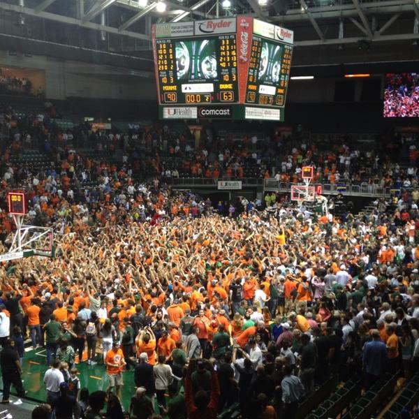RamiroRestrepo's tweet image. Great time at the #CANES game, whooping up on #1Duke. w: @LouHoss @Adrian__Pena