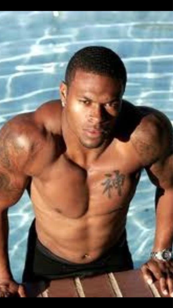 men_we's tweet photo. We love abs Wednesday http://t.co/KzSNIzaj