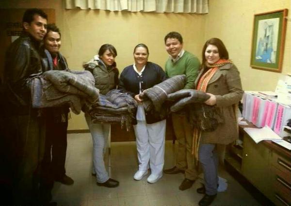 japrogresista's tweet photo. hicimos la 1ra donación d cobijas al hospital mpal. Delniño felices d hacer biencomún @davidmendivilg @jperezarellano http://t.co/5Nwieddx