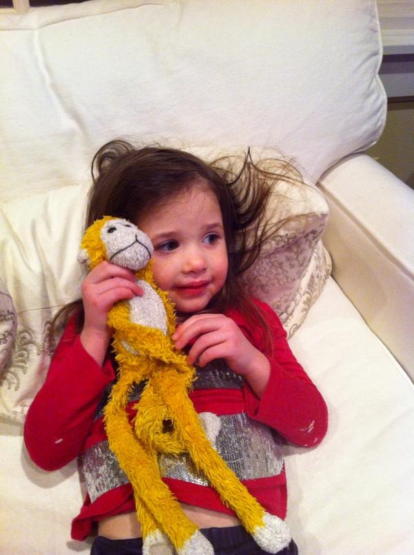 Che_Che_Koolay's tweet photo. "Che"-laxin' with Lily. (I am so funny!) http://t.co/x0pCdy1S