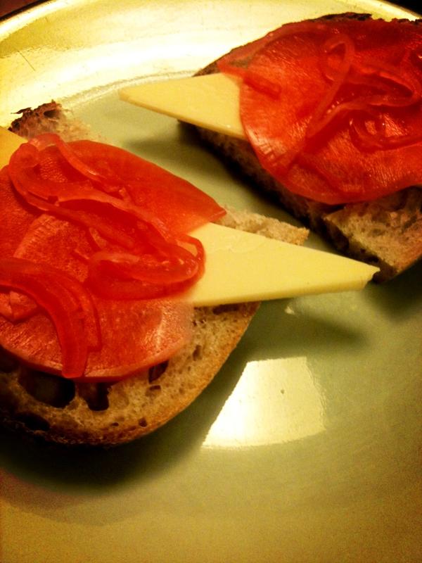 DwinstonMaxwell's tweet photo. #fancy #sandwiches # http://t.co/VFnLn6mj