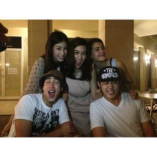 Miint_Chada's tweet photo. ณเดช ญาญ่า คิมมี่ มิ้นต์ หมาก http://t.co/H0dNQKhQ