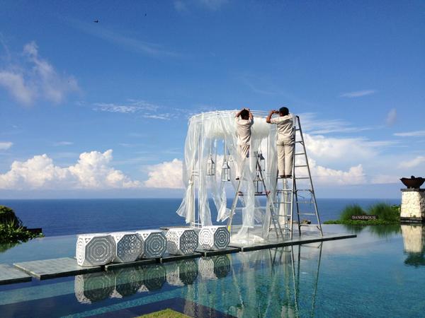 pramipratiwi's tweet photo. Sneak peak of @tirthabridal water #Wedding #Bali http://t.co/hEESsKrp
