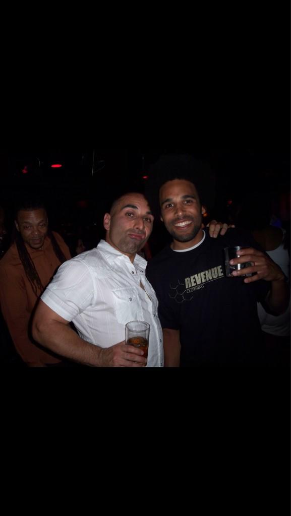 DarrickVan's tweet photo. @Ande2Tone break dancin days http://t.co/SqROMLFv