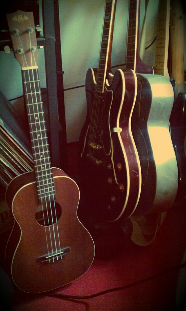 SoundOrigami's tweet image. recording great sounds with the #kala baritone #ukelele