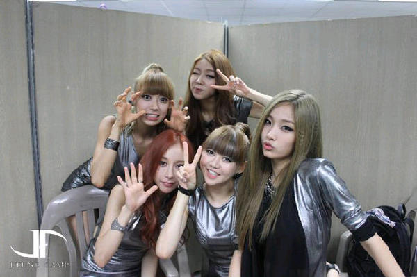 PeaceEunyoung's tweet photo. My Girls!♥ http://t.co/ahPizvjj