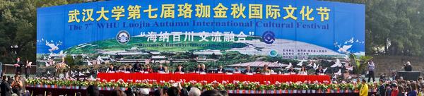 WHU_China's tweet photo. The Seventh Autumn International Culture Festival was held few months ago, lets see what it likes http://t.co/st6XmxdU