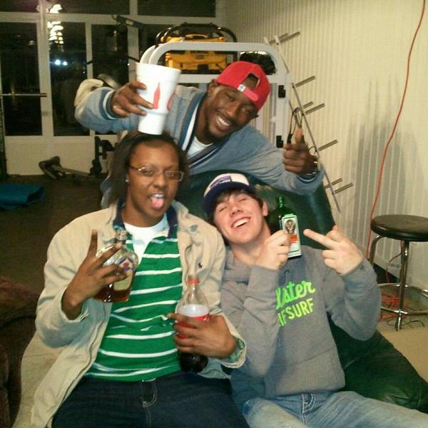 JoseQuaboPDST's tweet photo. Good fucking night good fucking night!! http://t.co/GAmKz5VD