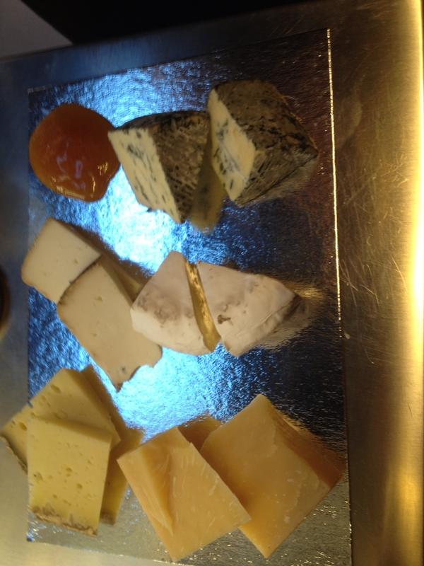 First ever improvised Norwegin cheese platter at Husets, Mathallen.