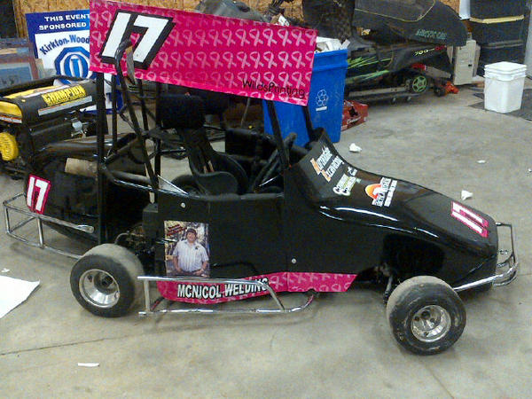 A little sneak peek of <a href="/HailsMcNics/">Hailey McNicol</a> micro sprint looking pretty sweet <a href="/wildsprinting/">jason wilds</a> #toughenoghtodrivepink