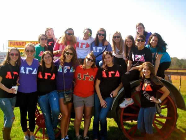AGDzetapi's tweet image. #Sisterhood #Fall2011 #PledgeClass #Spring11 #PumpkinPatch #tbt