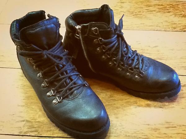 BSCClimited's tweet photo. いいブーツが手に入りました！
若手デザイナーさんから、お安く譲っていただきました！ http://t.co/zZnoZZ8R