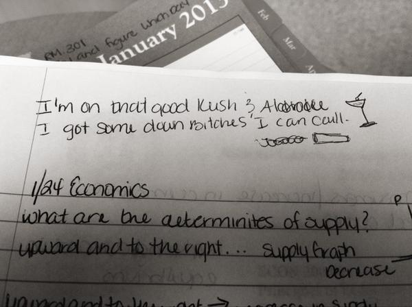 glitterball1017's tweet image. Bitches love me! #econclass #notes