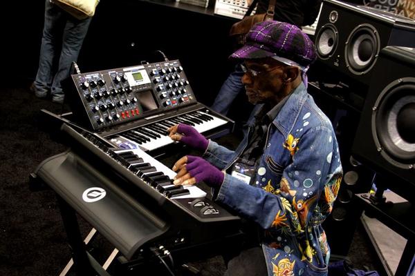 Moog Synthesizers tweet media