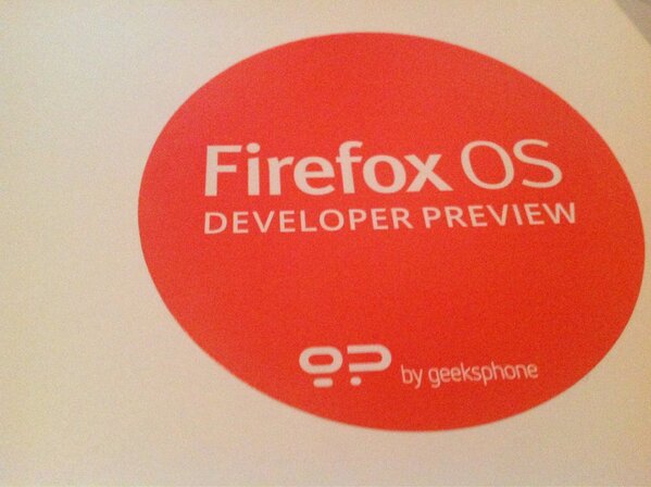 8Dgames's tweet photo. Já está aqui na @8Dgames o celular FIREFOX, com o FirefoxOS... Vamos ajudar no desenvolvimento de games para ele. https://t.co/XDrSZ8Yx