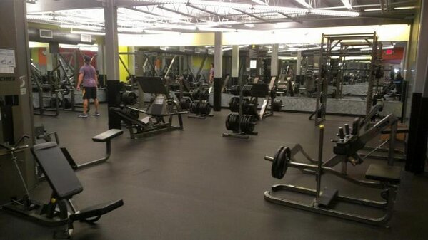GoldsManchester's tweet photo. Lower body free weight area! http://t.co/21LLJxeV http://t.co/VotNrH2E
