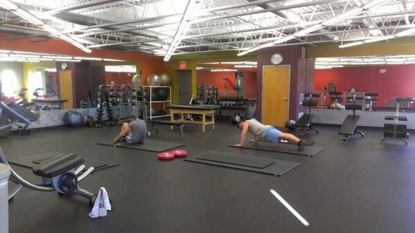 GoldsManchester's tweet photo. Upstairs, a seperate area for core and functional training, stretching and foam rolling. http://t.co/AegOm4DJ http://t.co/XQqCNe25