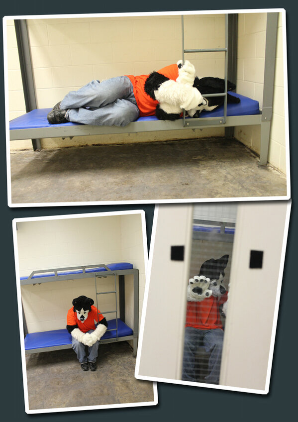 HiMyNameIsBuddy's tweet image. Jury duty today was weird. Apparently the security guards don't like it when you run up to them to give them a hug :(