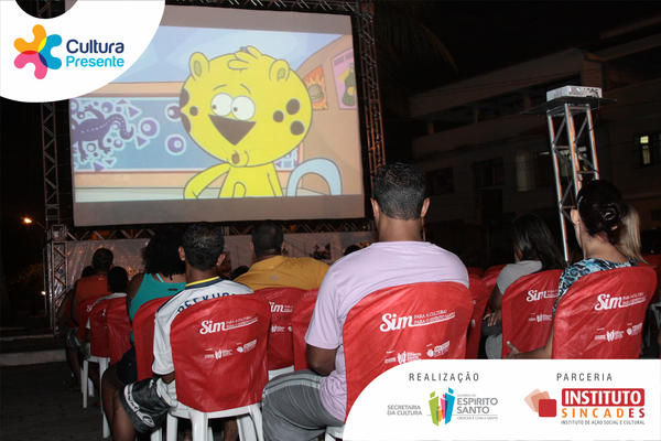 instisincades's tweet photo. #CulturaPresente | Projeto leva entretenimento e cultura à comunidade de Santo Antonio com a ação Cinema na Praça. http://t.co/V8gsTFlh