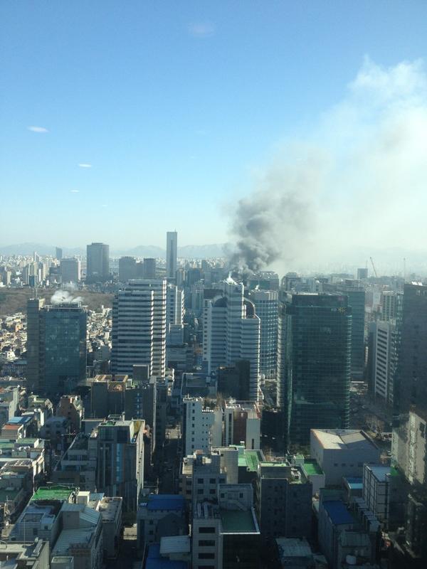jskim05's tweet photo. 선릉 오랜지팩토리 화재,GS타워에서 찍은건데 불 다 잡혔다네요...다행이네... http://t.co/q6LTIRT9