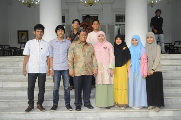 GKsumsel's tweet photo. pasca MUNAS, foto dlulu with Gub JABAR... http://t.co/feiF0P9r