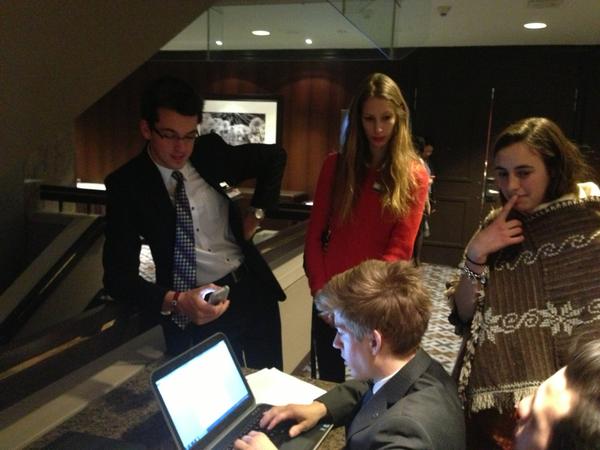 julibaquerof's tweet photo. #mcmun2013 #workingtime http://t.co/qSOEQlHj