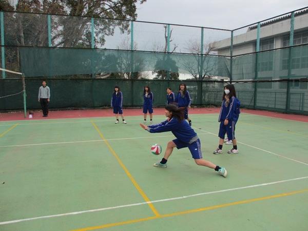 fksw24's tweet photo. 【明日は球技大会】素敵なレシーブをかますなっふぉい http://t.co/4pSbZ9mu