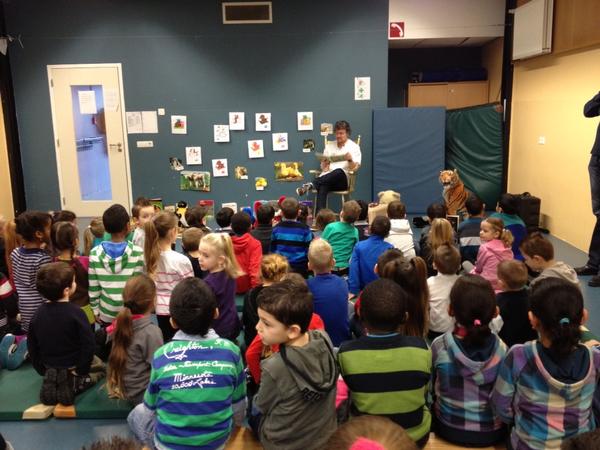 Net voorgelezen op #basisschool de #kameleon.   Erg leuk #tante #Toos, mijn eigen #MaineCoon was ook mee.